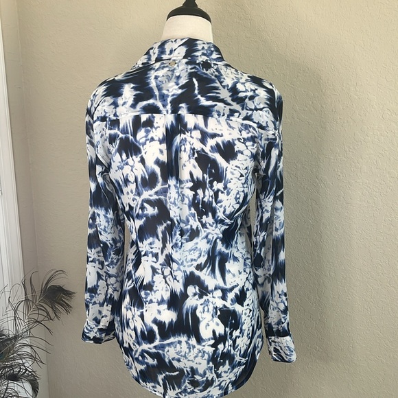 Guess longsleeve Lightweight semi sheer chiffon. - Picture 5 of 8